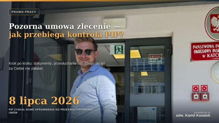 Adwokat Kamil Kwiatek przed budynkiem Państwowej Inspekcji Pracy w Katowicach – artykuł o kontroli PIP w sprawie pozornej umowy zlecenie